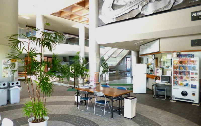 東部体育館内観